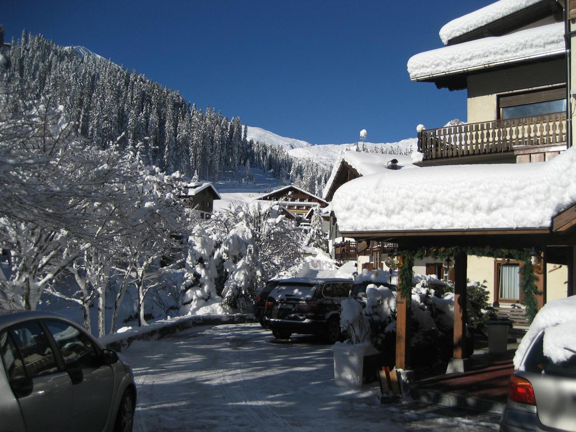 Hotel Garni Dello Sportivo Мадонна-ді-Кампільйо Екстер'єр фото